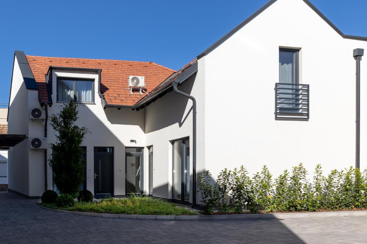 Dotis Apartman Tata Exterior foto