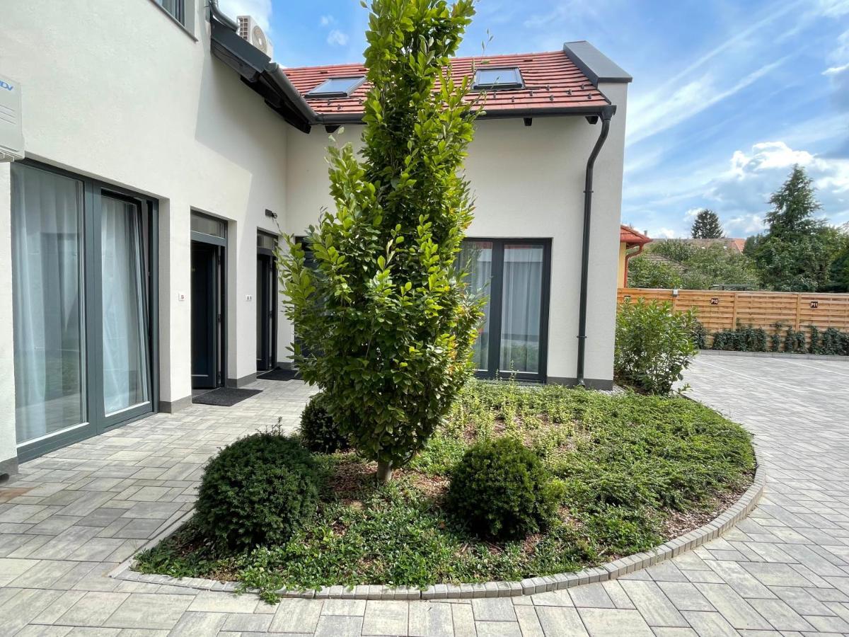 Dotis Apartman Tata Exterior foto