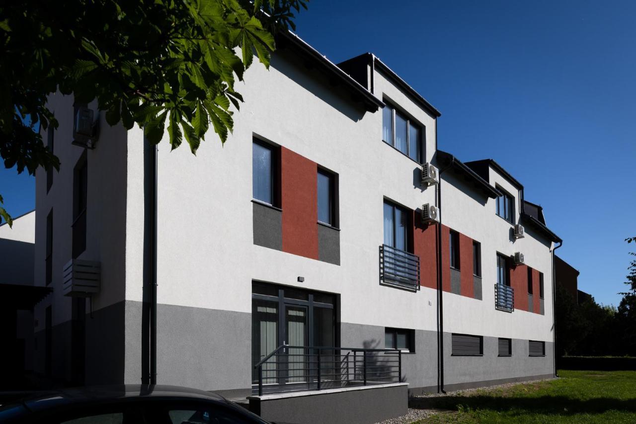 Dotis Apartman Tata Exterior foto