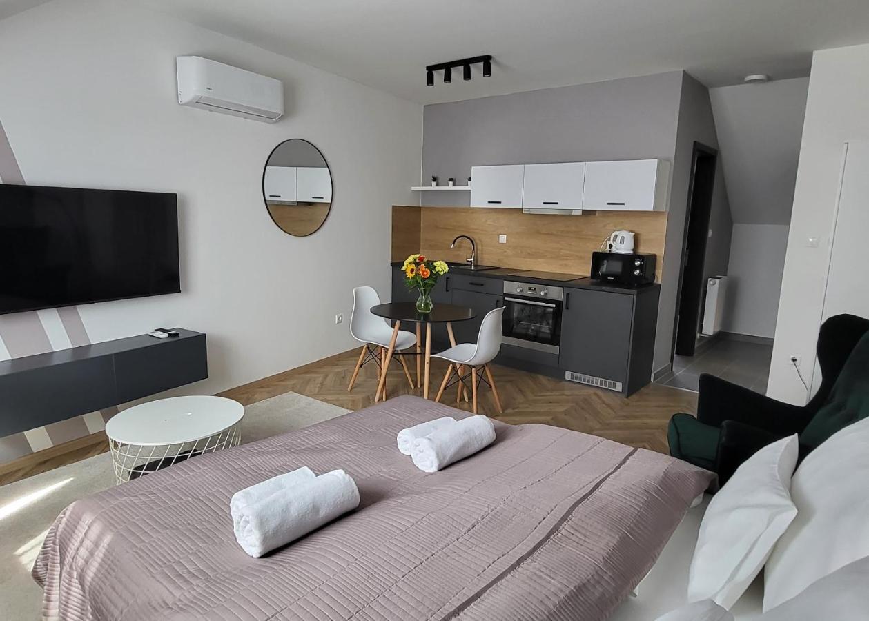 Dotis Apartman Tata Exterior foto